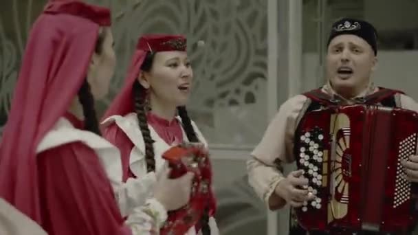 Almaty Kazakhstan Mei 2023 Vrouwen Mannen Spelen Liedjes Voor Ijshockeywedstrijd — Stockvideo