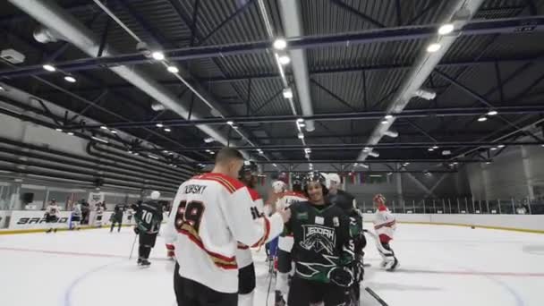 Almaty Kazakhstan Mei 2023 Hockey Spelers Begroeten Rivaliserende Teams Ijsbaan — Stockvideo