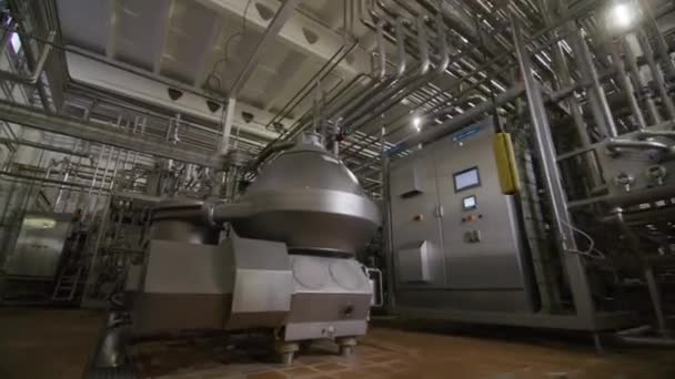 Tankmaskiner Och Rörledningar För Kemisk Bearbetning Verkstad Komplicerat Tillverkningssystem Modern — Stockvideo