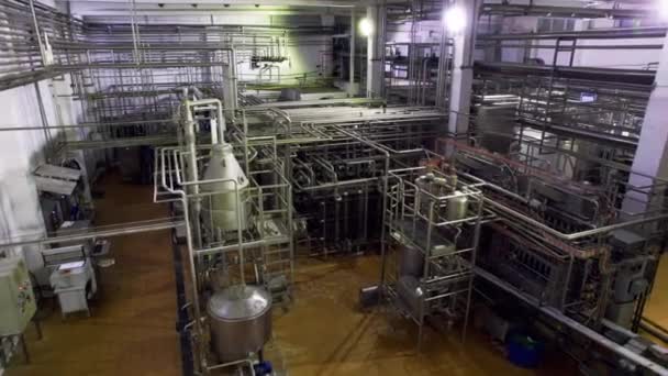 Rurociągi Zbiorniki Reakcji Surowcowych Warsztacie Produkcji Chemikaliów Skomplikowany System Przetwarzania — Wideo stockowe