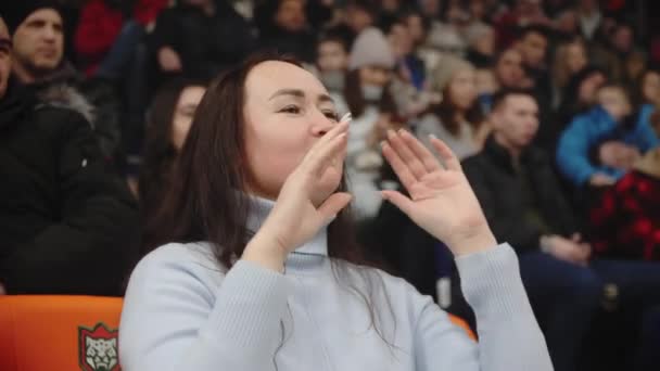 Almaty Kazakhstan Setembro 2023 Jovem Tribuno Aplaudindo Equipe Cantando Com — Vídeo de Stock