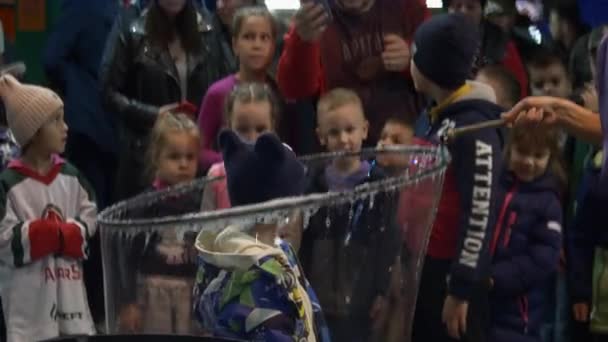 Almaty Kazakhstan December 2023 Little Boy Positioned Soap Bubble Spectators — стоковое видео