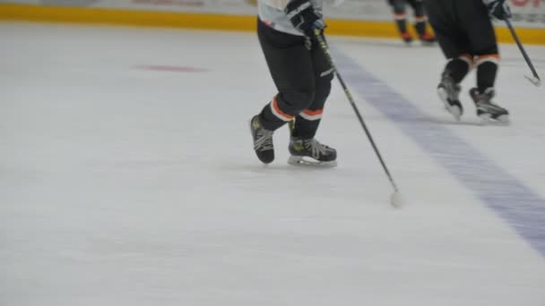 Hockey Player Skates Ice Arena Competition Teenager Boy Deftly Shuffles — Vídeos de Stock