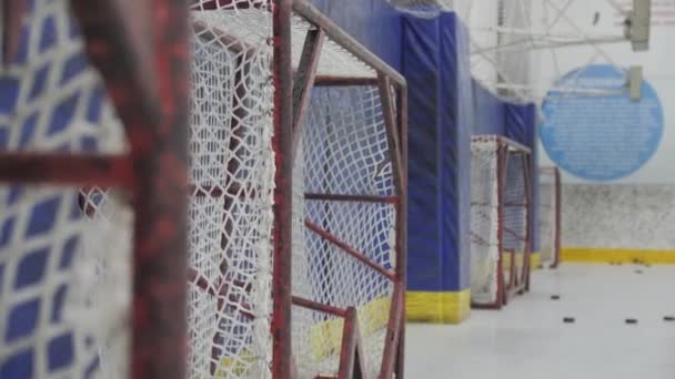 Hockey Pucks Getting Scored Gate Ice Arena Practicing Hockey Goal — Stockvideo