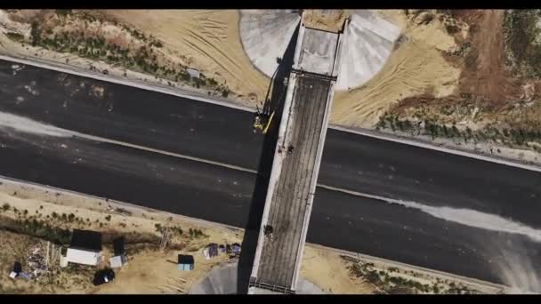 Instalando Ponte Viaduto Tráfego Acima Auto Estrada Local Construção Reparação — Vídeo de Stock