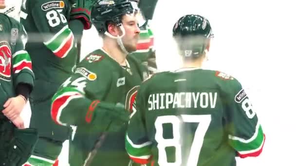 Almatie Kazakhstan December 2023 Hockeyspelers Met Beschermende Helmen Uniformen Steunen — Stockvideo