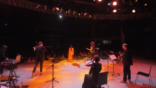 Almaty Kazakhstan November 2024 Bandleden Treden Voor Jazzkenners Concertzaal Getalenteerde — Stockvideo
