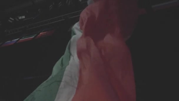 アルマニー カザフスタン January 2024 注意を引く空気中のタタールスタンのフラッターの三色旗 タタールスタンの国旗は リズム的に国家のアイデンティティの感覚を伝える — ストック動画