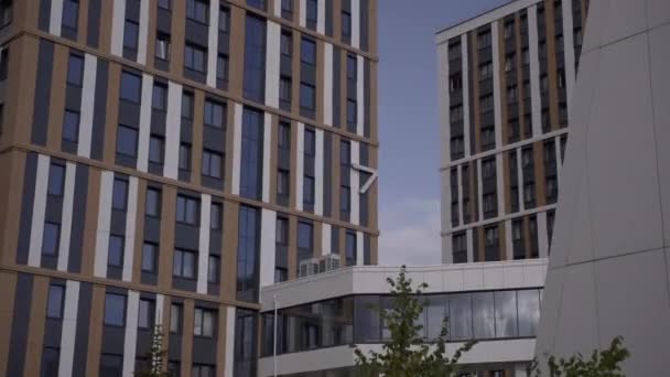 Kantoorgebouwen Verbonden Met Skybridge Binnenstad District Groot Commercieel Centrum Hoge — Stockvideo