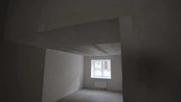 Quarto Espaçoso Com Janela Média Apartamento Sem Design Estado Inacabado — Vídeo de Stock