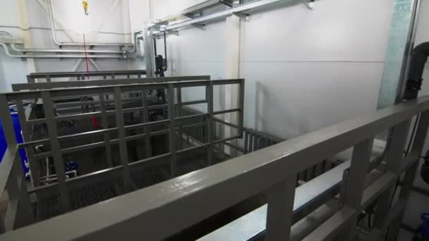 近代的な設備を備えた排水処理プラントの前提 重要な排水処理のためのタンクを確立する最先端技術 — ストック動画
