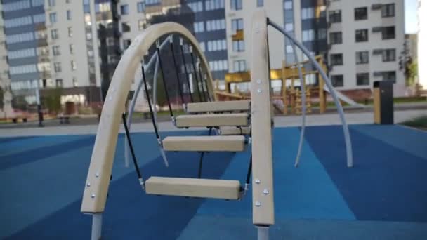 Passos Madeira Para Crianças Pequenas Brincarem Parque Infantil Meio Área — Vídeo de Stock