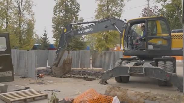 Almaty Kazakhstan August 2023 Driver Rests Excavator Cabin Dug Trench — Stock Video