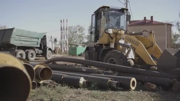 Almaty Kazakhstan Agosto 2024 Excavadora Carga Frontal Contemporánea Recoge Suelo — Vídeos de Stock
