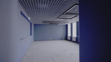 Yenilenmiş alan, genç öğrencilerle fiziksel egzersizler için tasarlandı. Sınıfın rahat jimnastik seansları için havalandırmalı tavanı var.
