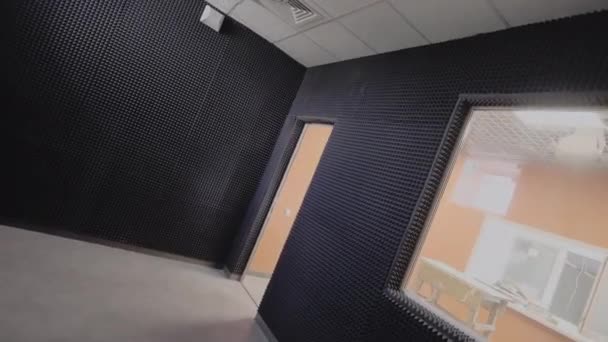 Contemporary Sound Recording Room Fully Soundproofed Recording Voice Dark Decorative — Stock Video