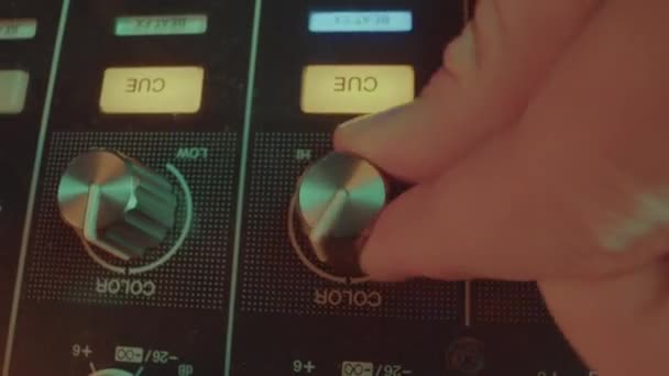Professional Uses Little Knob Cue Next Track Skilled Musician Adjusts — Stock Video