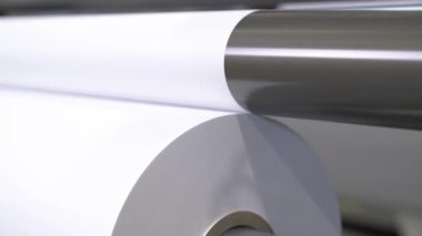 Silindirik nesne, ürünün atölyedeki görünümünü şekillendirir. Fabrika binası, karton rulo oluşturmak için aktif döner mekanizma içerir