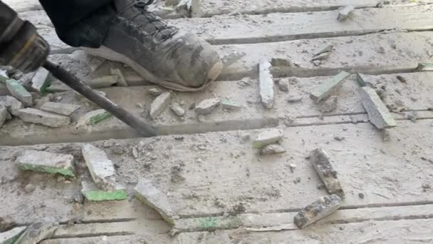 Betonierung Des Stahlbetonbodens Arbeiter Betonieren Boden Mit Zementmörtel Auf Bewehrungsnetz — Stockvideo