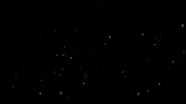 Siyah zemine yavaşça kar yağıyor