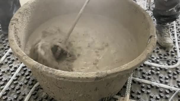 电动搅拌机搅拌混凝土的拍摄 — 图库视频影像