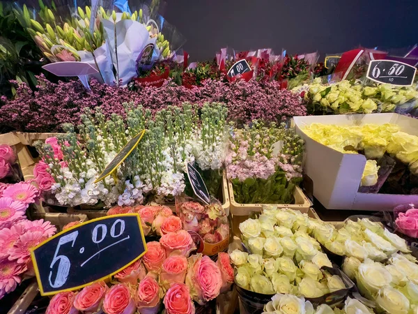 Vackra Blommor Hylla Blomsteraffär — Stockfoto