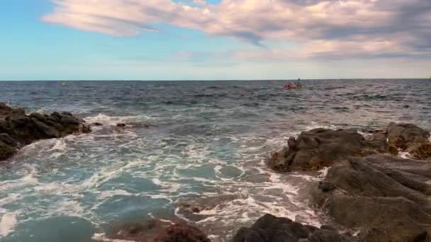 Waves Crash Rocky Shore Beautiful Seascape Crystal Turquoise Sea Fluffy — Stock Video