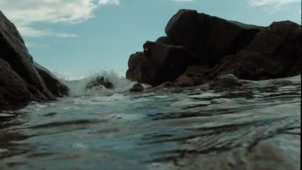 Podvodní Natáčení Mořské Pěny Mořských Vln — Stock video