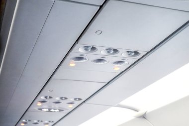 Uçak Kabininde Işıklar ve Kontroller