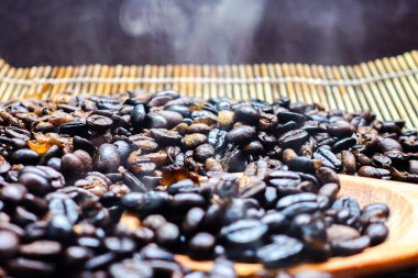 Kavrulmuş kahve çekirdekleri, kahverengi kahve çekirdekleri..