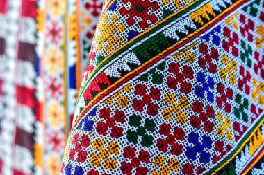 El işlemesi Yao Mien renkli desenli nakış, geleneksel kabile tekstili, karmaşık dikiş, arka plan, tasarım ve kültürel sanat projeleri için mükemmel..