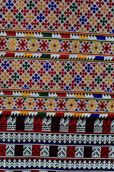 El işlemesi Yao Mien renkli desenli nakış, geleneksel kabile tekstili, karmaşık dikiş, arka plan, tasarım ve kültürel sanat projeleri için mükemmel..