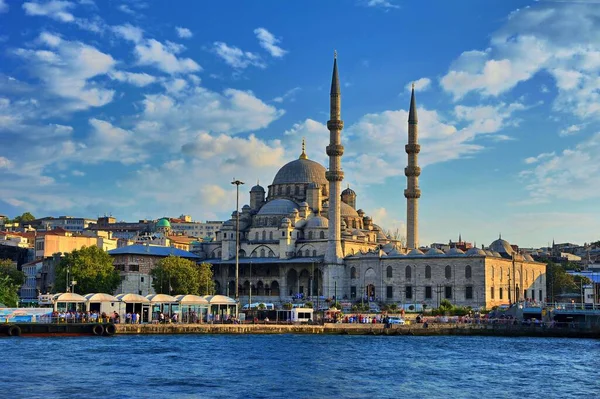 Νέο Τζαμί Στην Emnonu Istanbul Της Περιοχής Sirkeci — Φωτογραφία Αρχείου