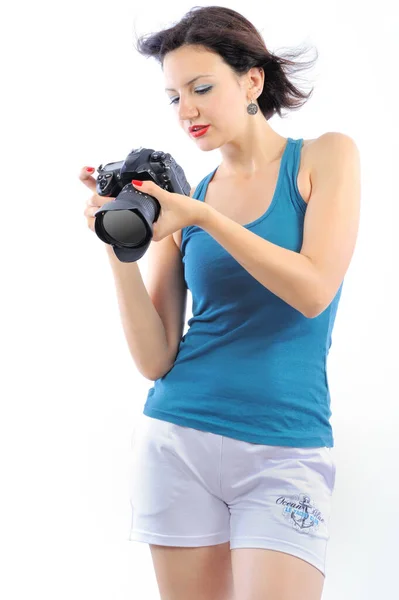 Bela Jovem Com Uma Câmera Uma Bola Fundo Branco — Fotografia de Stock