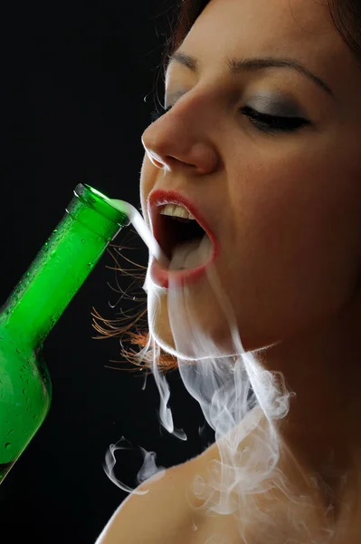 Beautiful Girl Holds Smoke Flowing Bottle Her Mouth — Stock Photo, Image