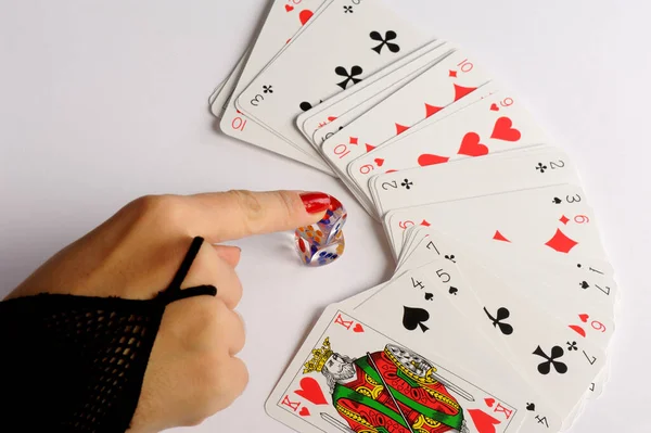 Παίζοντας Χαρτιά Χέρι Λευκό Φόντο — Φωτογραφία Αρχείου