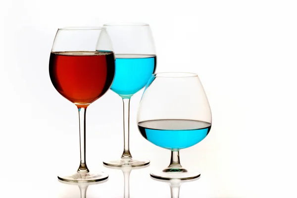Bebidas Azules Especiales Vino Tinto Vasos Aislados Sobre Fondo —  Fotos de Stock