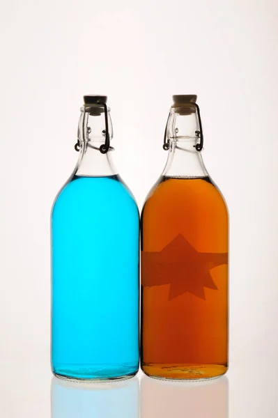 Бутылки Виски Бутылки Белом Фоне — стоковое фото