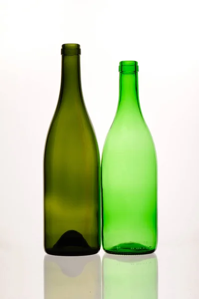 Garrafas Vazias Vinho Fundo Branco — Fotografia de Stock