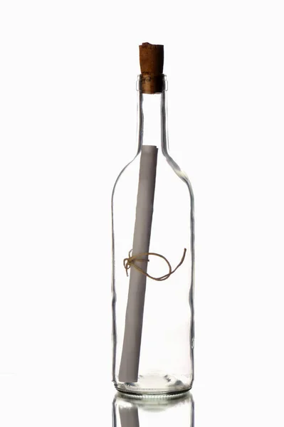 Papel Deseo Escrito Dentro Botella Vino Vidrio Aislado Sobre Fondo — Foto de Stock