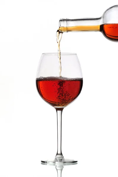 Vin Rouge Dans Verre Sur Fond Blanc — Photo