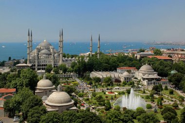 Ayasofya minaresinden Mavi Cami ve Meydan manzarası
