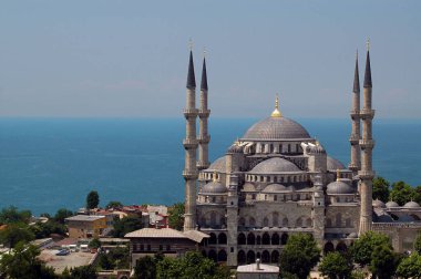 Ayasofya minaresinden Mavi Cami ve Meydan manzarası