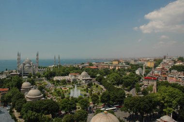 Ayasofya minaresinden Mavi Cami ve Meydan manzarası