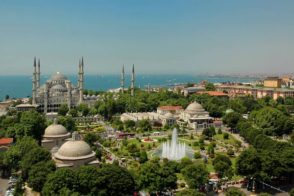 Ayasofya minaresinden Mavi Cami ve Meydan manzarası