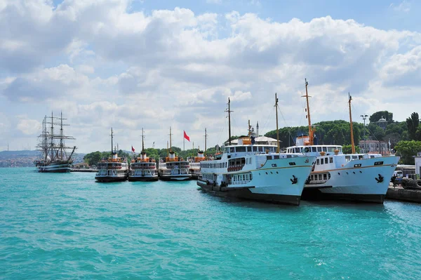 Sirkeci Meydanı 'ndan İstanbul limanının güzel manzarası.