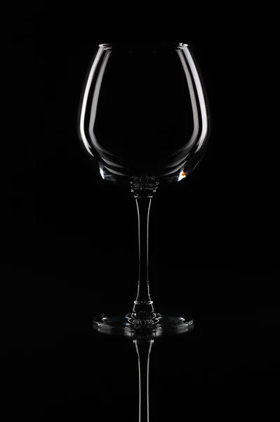 Leeg Wijnglas Geïsoleerd Zwarte Achtergrond — Stockfoto