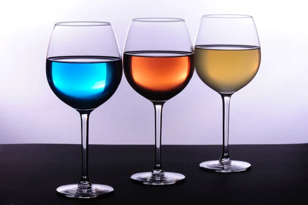 Три Склянки Різних Напоїв Білому Фоні — стокове фото