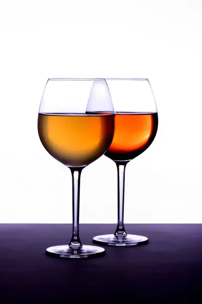 Lunettes Vin Rouge Sur Fond Blanc — Photo