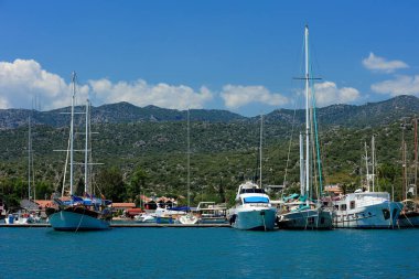 Gocek 'in güzel deniz kıyıları, Marmaris şehrinin hindisinin yanında.